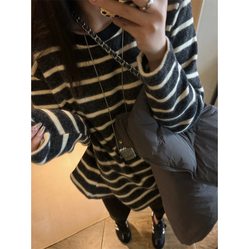 KANING宽松圆领套头黑白条纹针织衫女2025秋冬新款慵懒风内搭毛衣