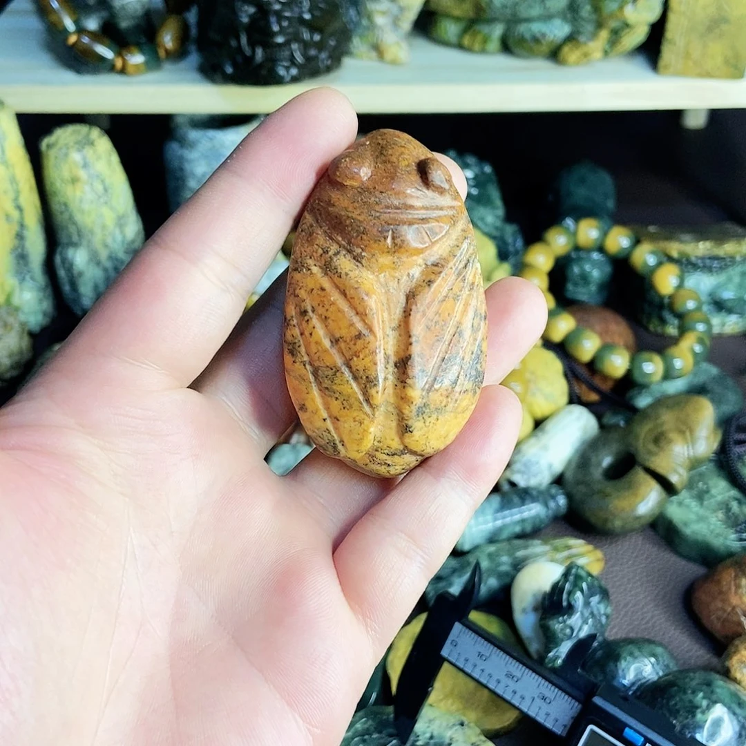 未镶嵌岫岩河磨玉（透闪石质玉）挂件