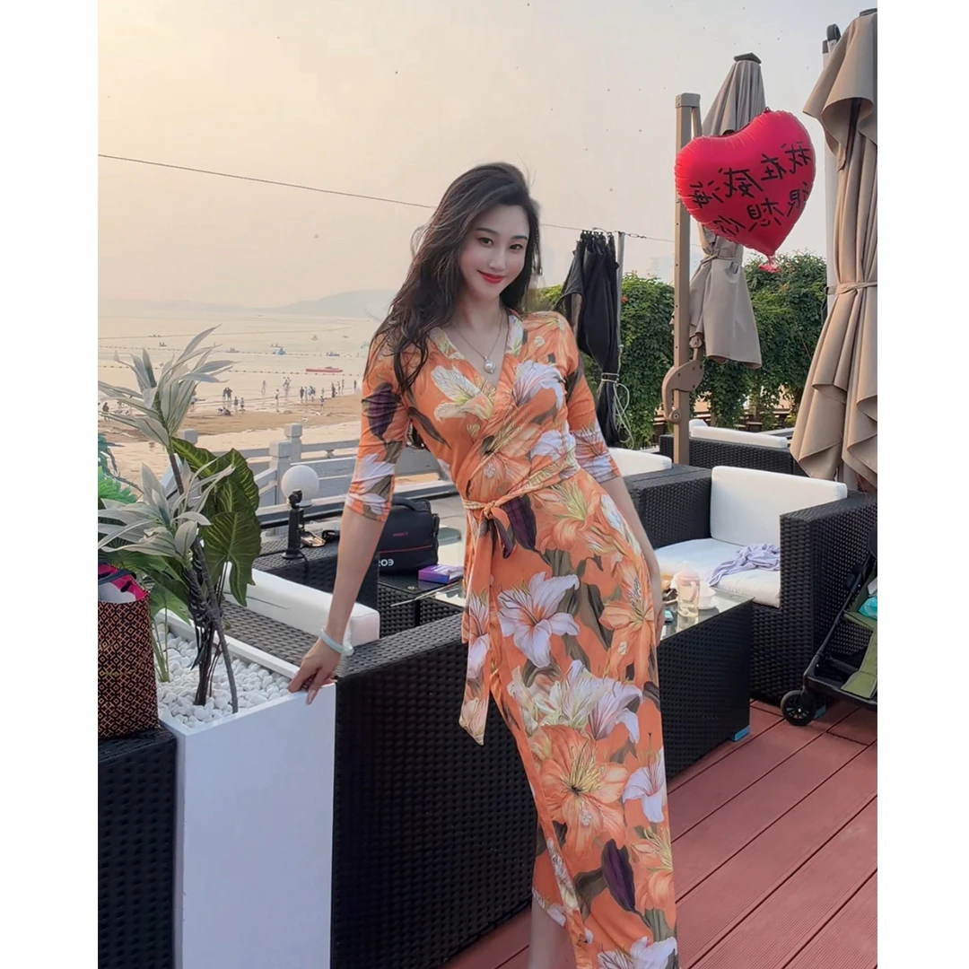 橙汐百合裹身裙夏季一片式V领高级感时尚气质修身度假长裙连衣裙