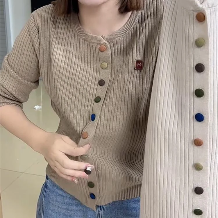 彩色扣休闲外套针织开衫女2025春装新款法式流行大码减龄坑条毛衣