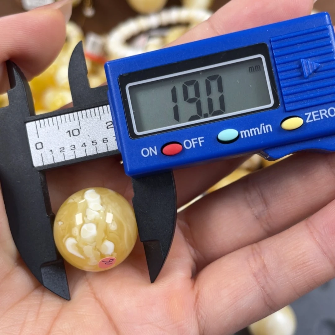 未镶嵌琥珀珠宝奇石