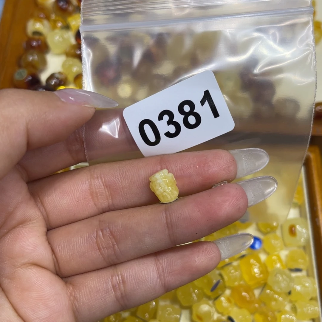 琥珀珠宝奇石未镶嵌