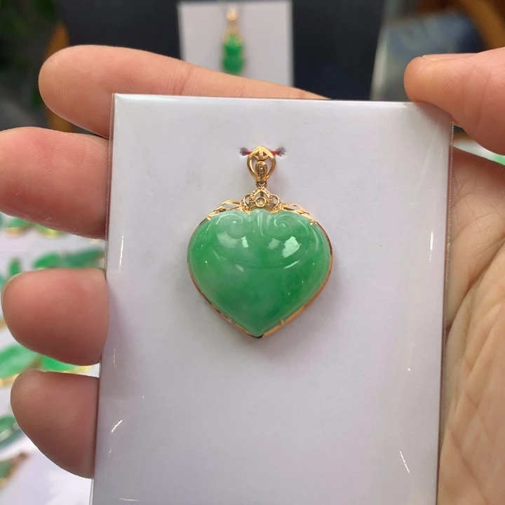 翡翠颈饰18K金镶嵌洋*翡翠吊坠