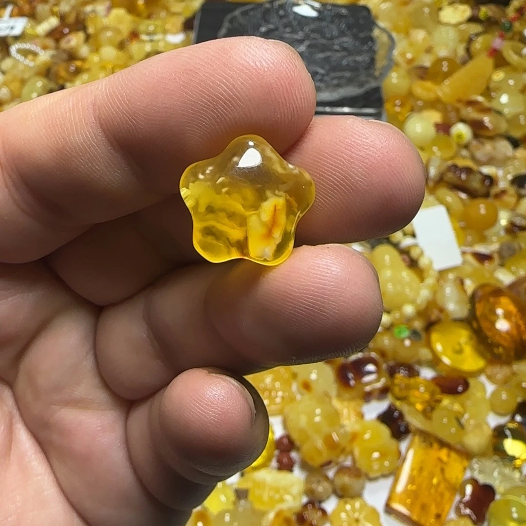 琥珀未镶嵌裸石1.24克