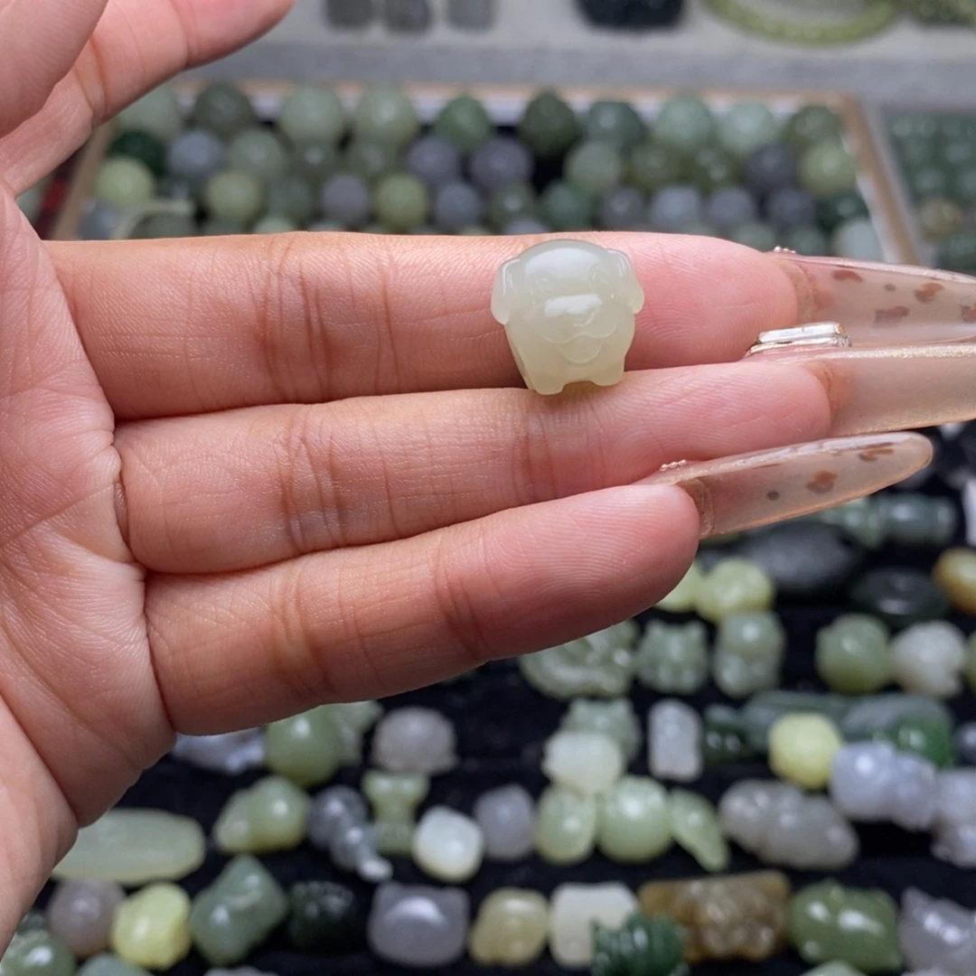 獨***憶和田玉未镶嵌颈饰