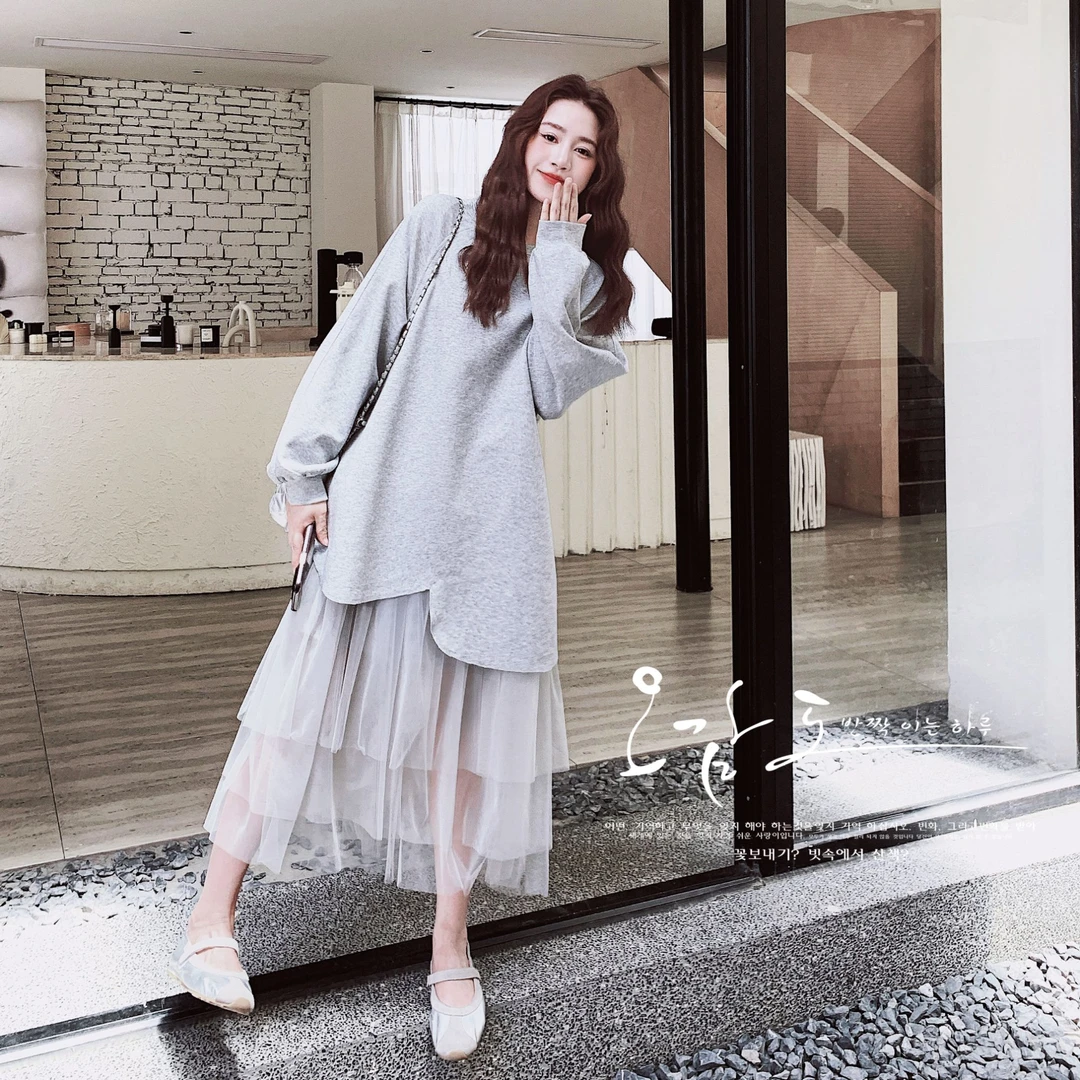 灰色设计感网纱拼接假两件卫衣裙女2025春秋新款慵懒松弛感连衣裙