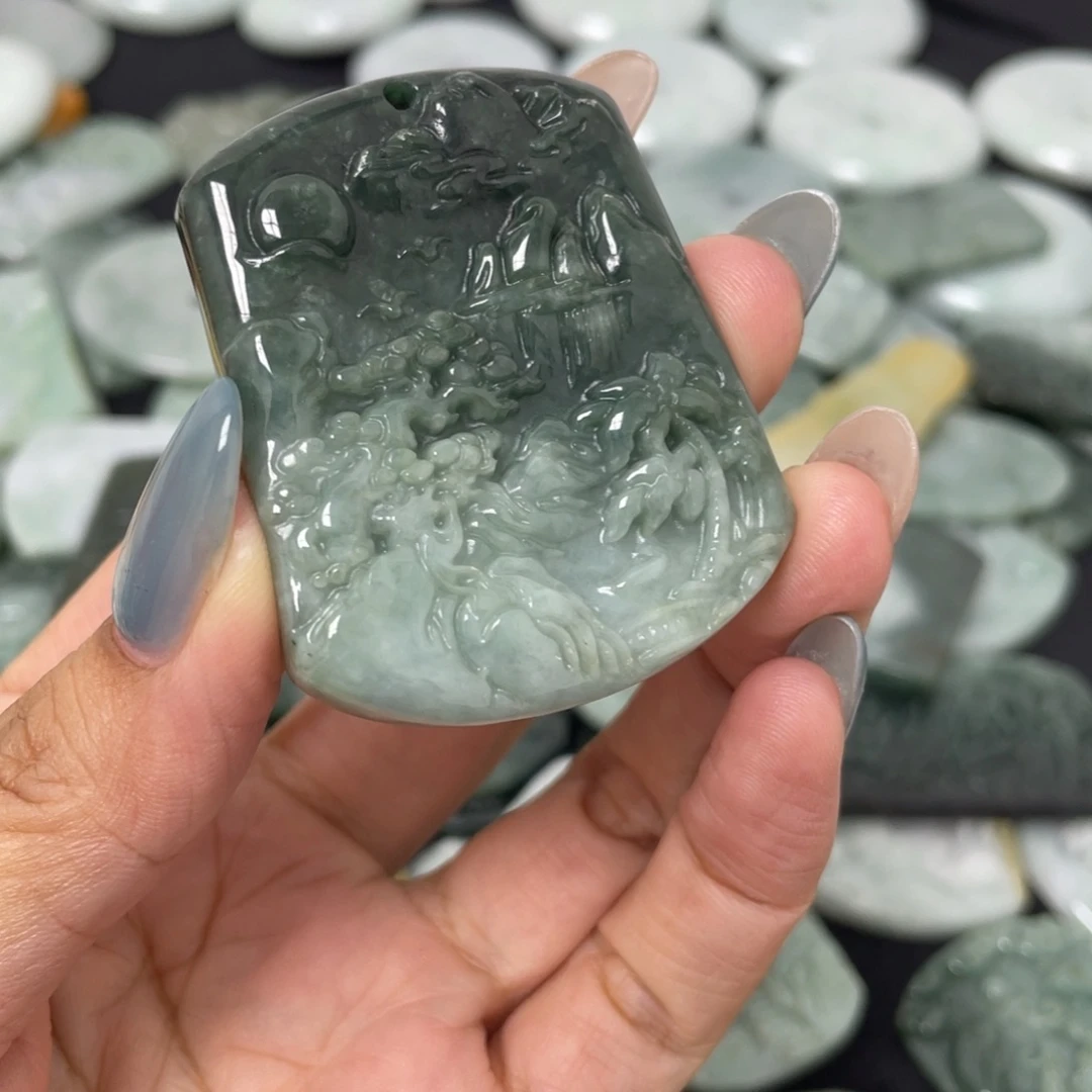 翡翠未镶嵌颈饰山水