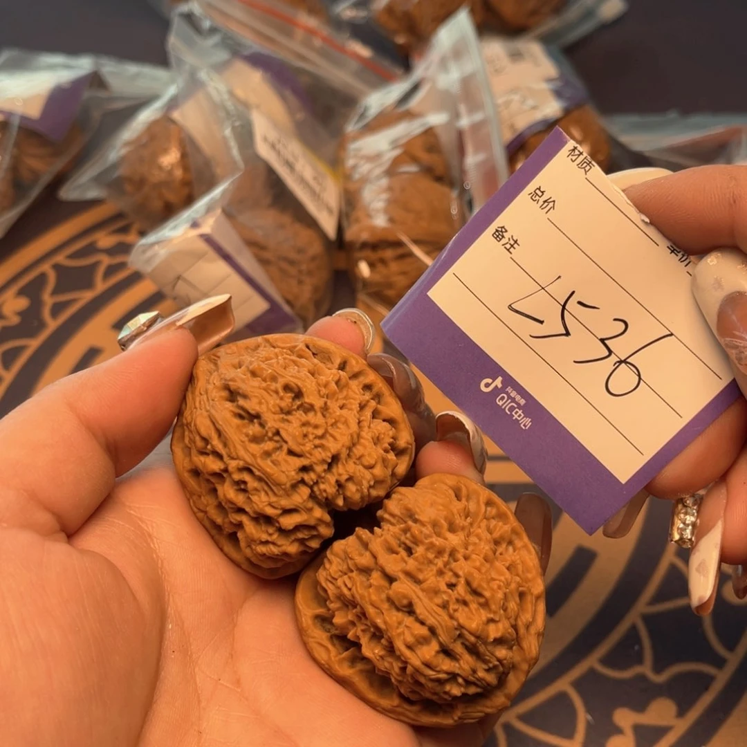 文玩核桃把件南疆石