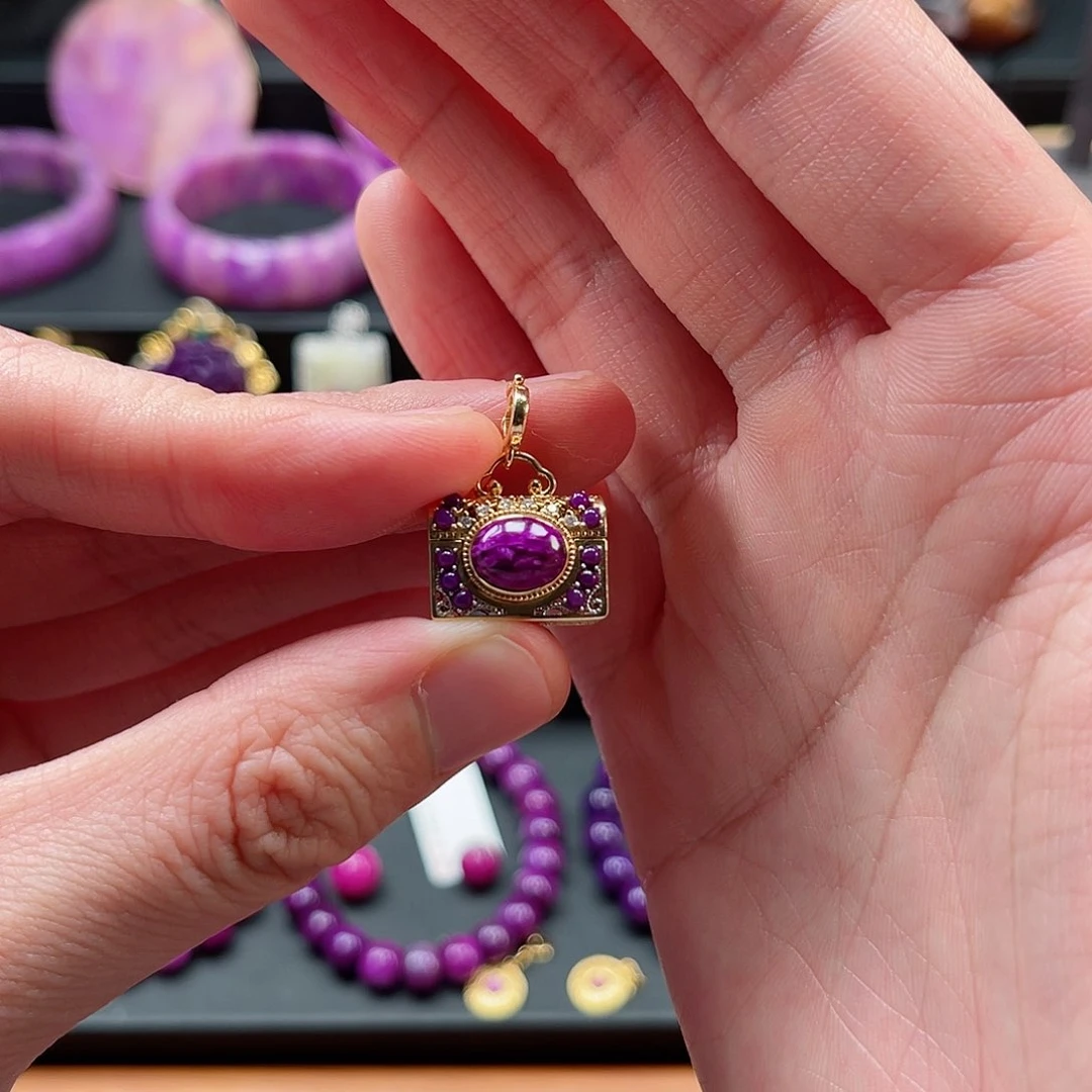 苏纪石（舒俱来）吊坠18K金镶嵌淡***?