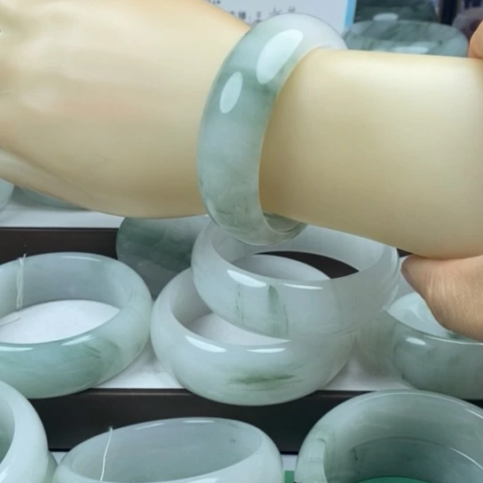 石英质玉（金丝玉）未镶嵌手镯