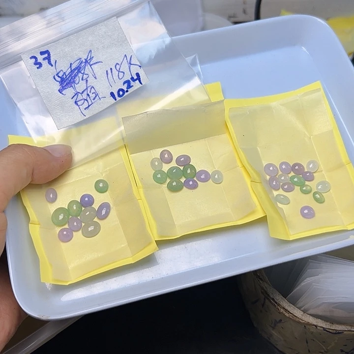 未镶嵌定制翡翠随*飘不