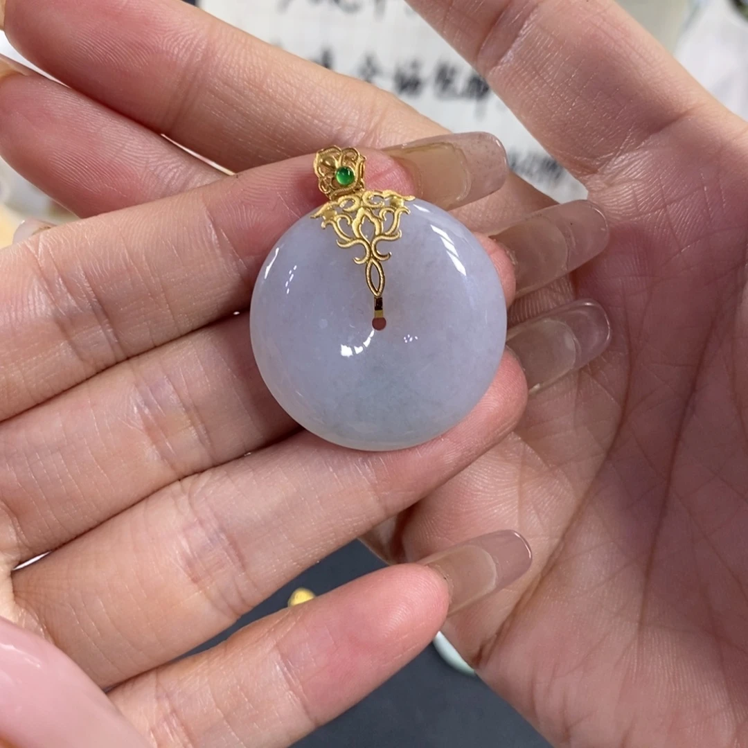 一***光翡翠未镶嵌颈饰天然翡翠