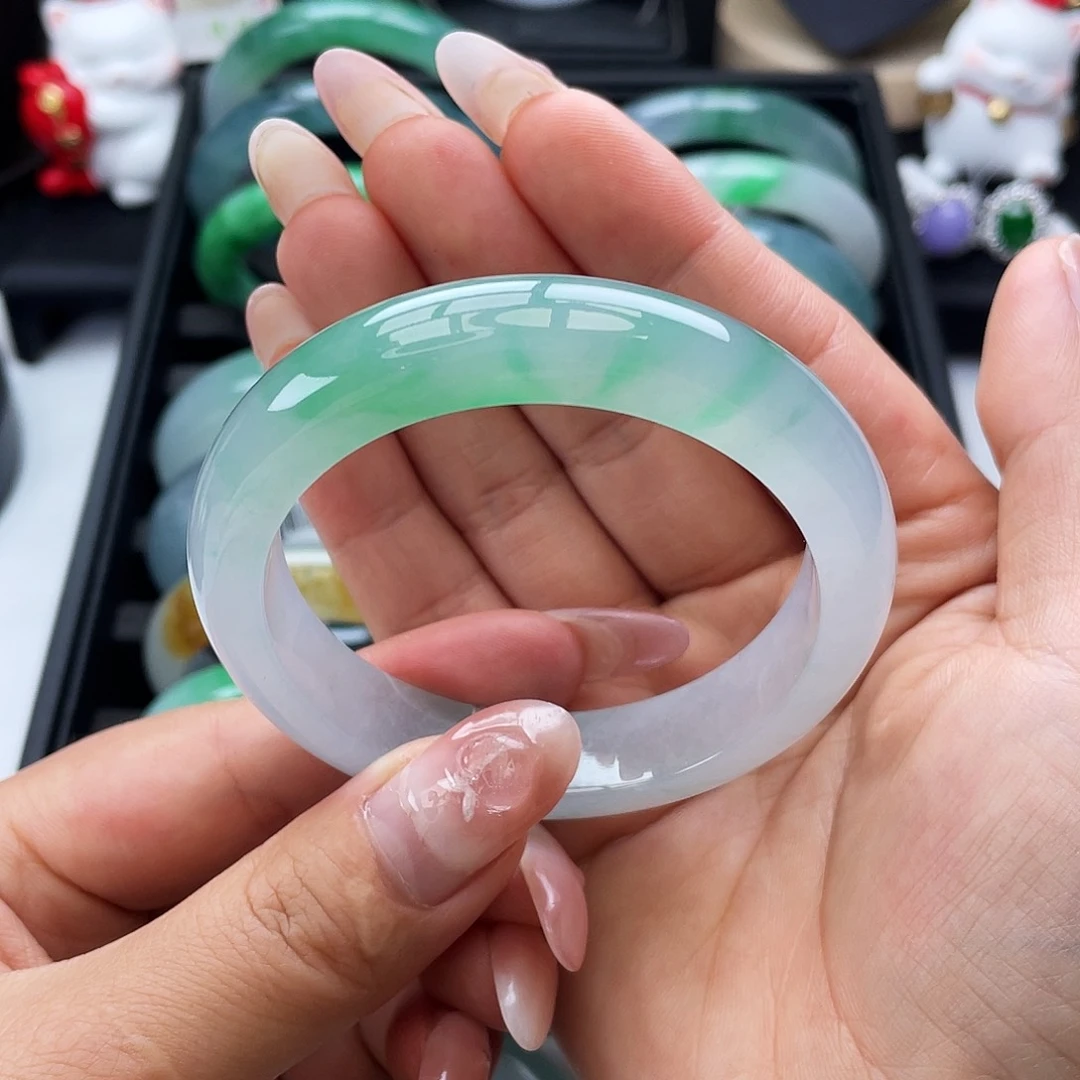 翡翠手镯未镶嵌55-56冰胶飘绿花