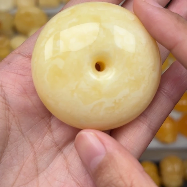 琥珀未镶嵌颈饰蜜蜡