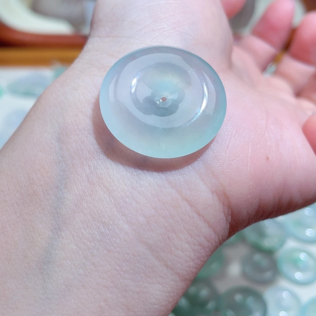 翡翠颈饰未镶嵌平安扣