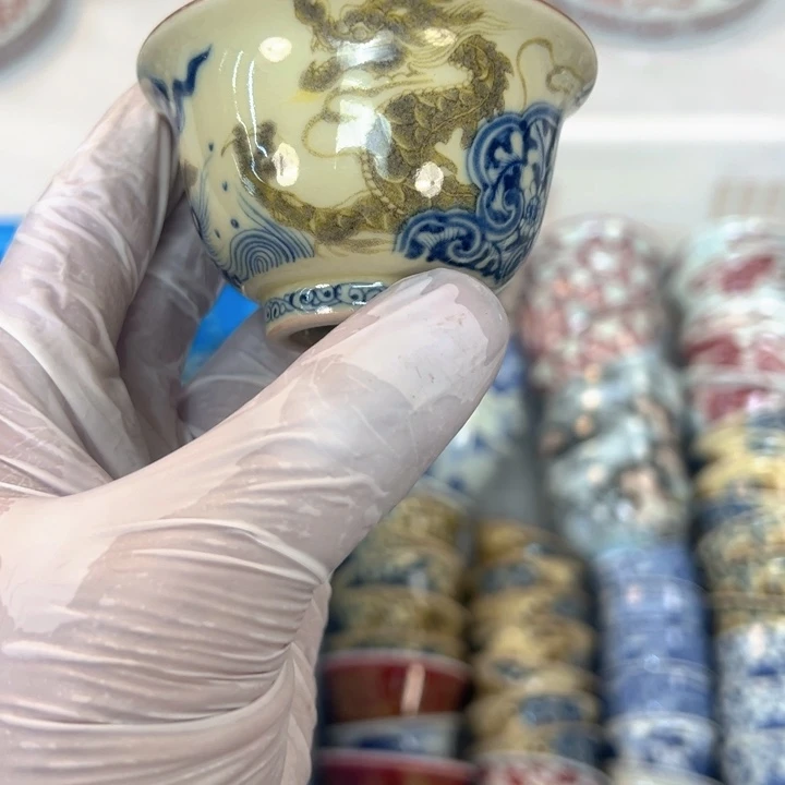 瓷片釉里金穿花龙压手杯客杯全品