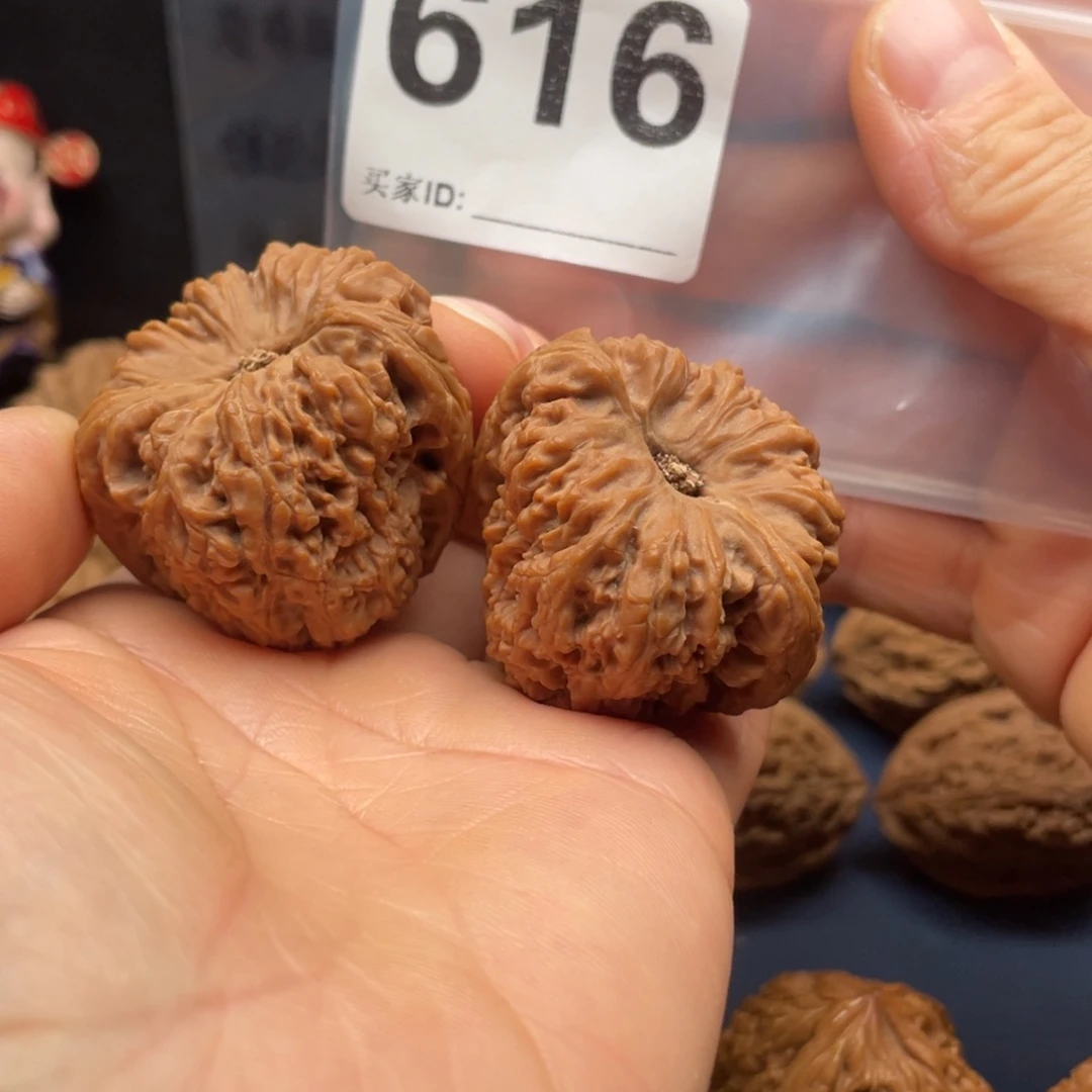 隼***叔文玩核桃把件南疆凹底天残40