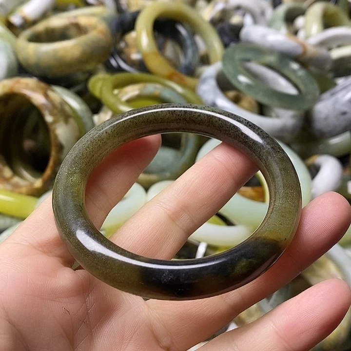 蛇纹石玉未镶嵌手镯