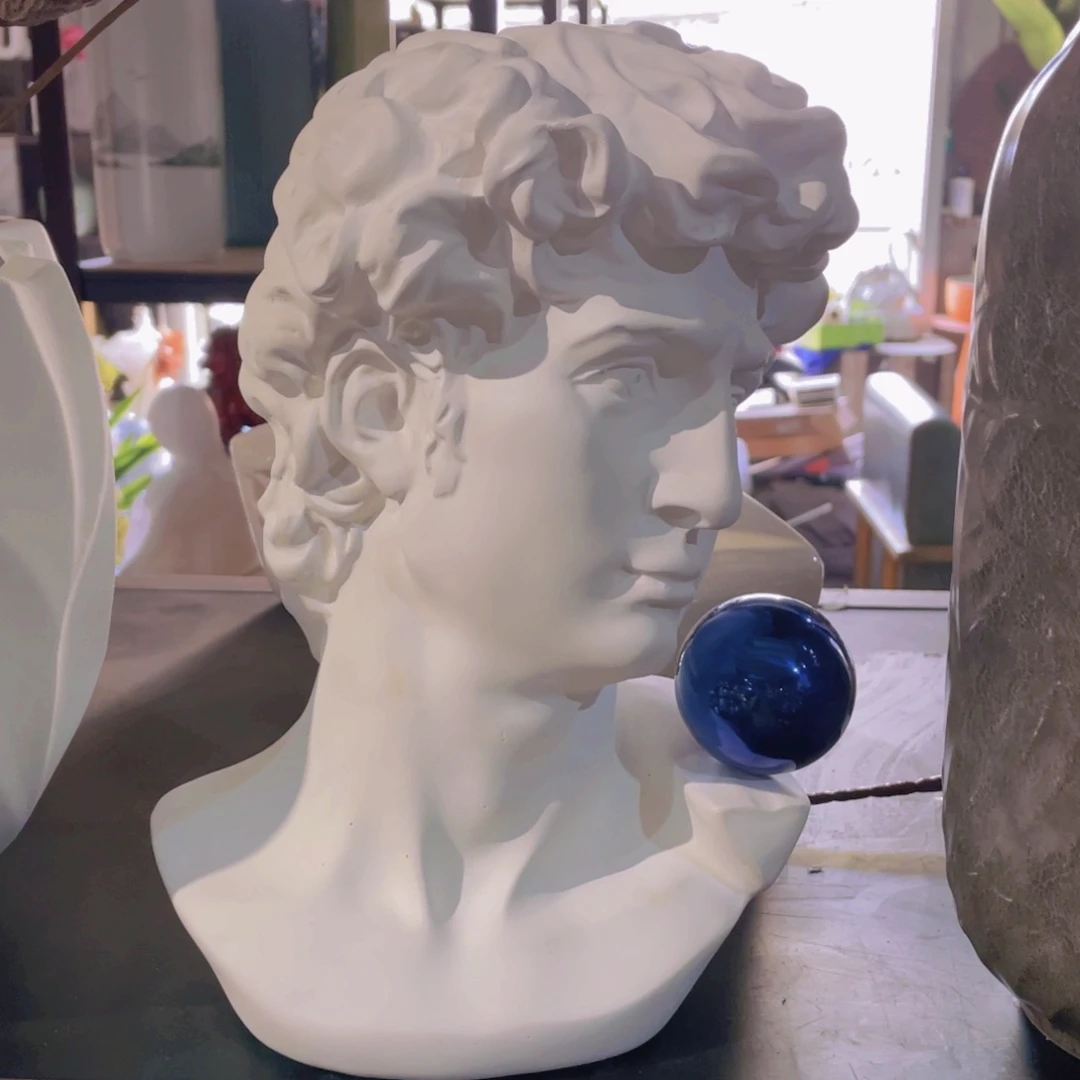 陶瓷花瓶，仿真绿植。