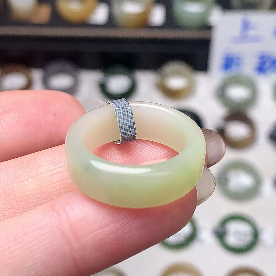 未镶嵌戒指和田玉