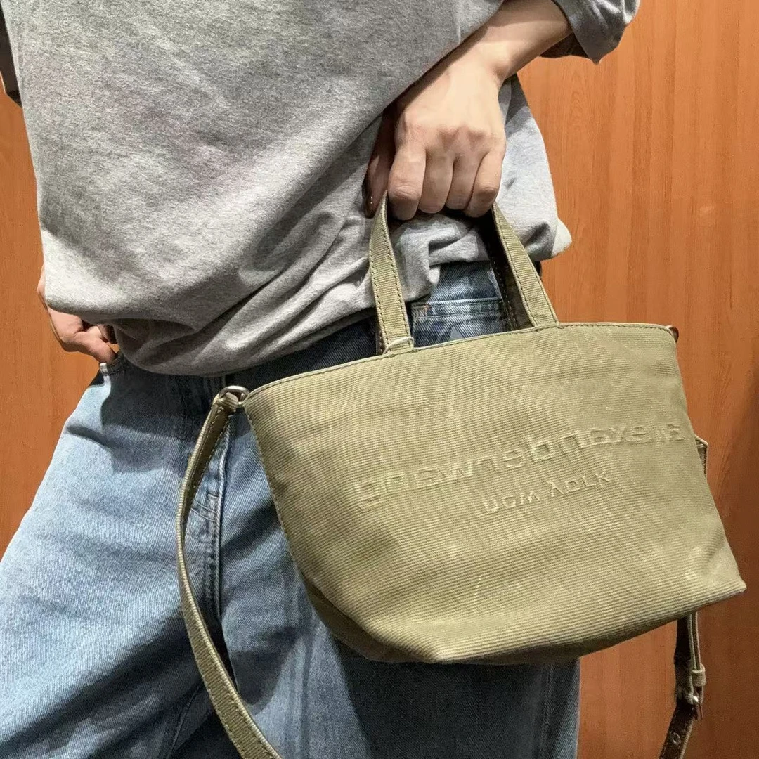 95新  【蕾】亚历山大王 36 0627 浅绿色帆布托特包