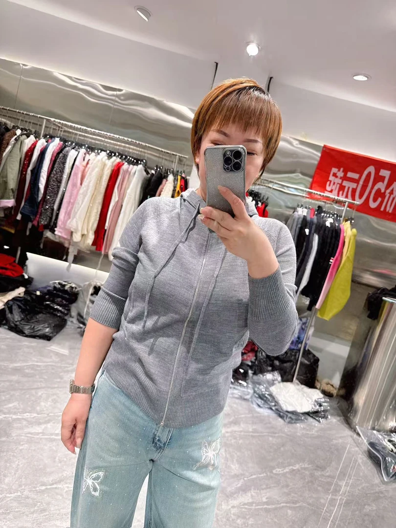 时尚女款上衣97530-2206依