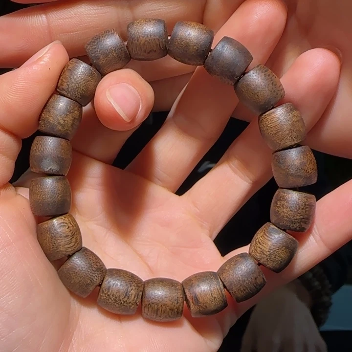 沉香手串乌身圆叶鼓珠1.1手串11克+