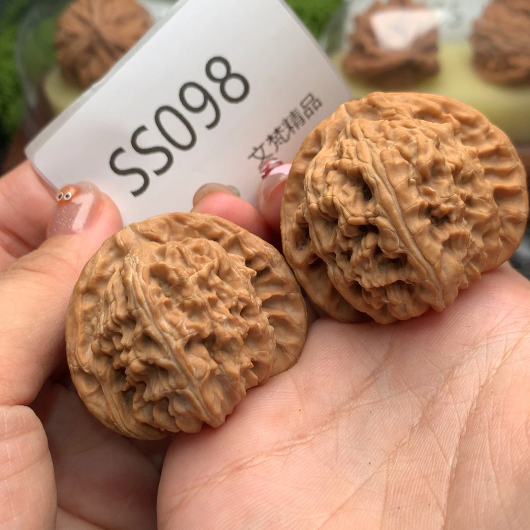 文玩核桃把件全品白狮子42