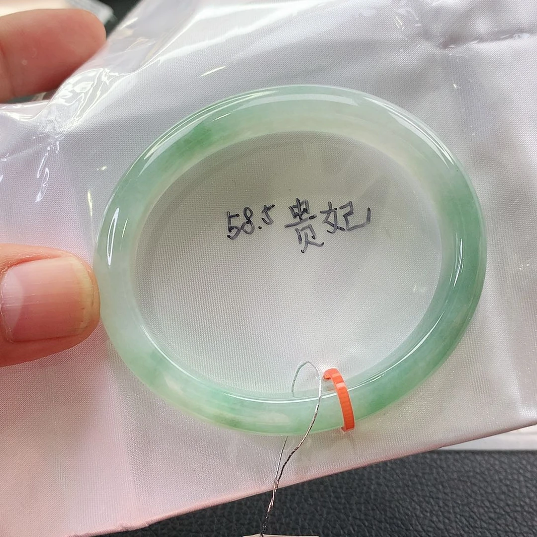 翡翠手镯未镶嵌天然翡翠手镯