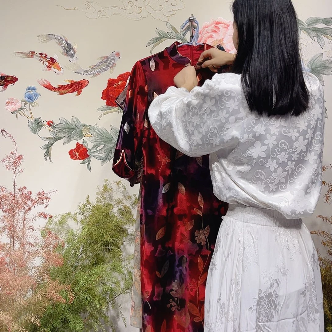 福利款圆领盘扣红色叶子图案海派旗袍