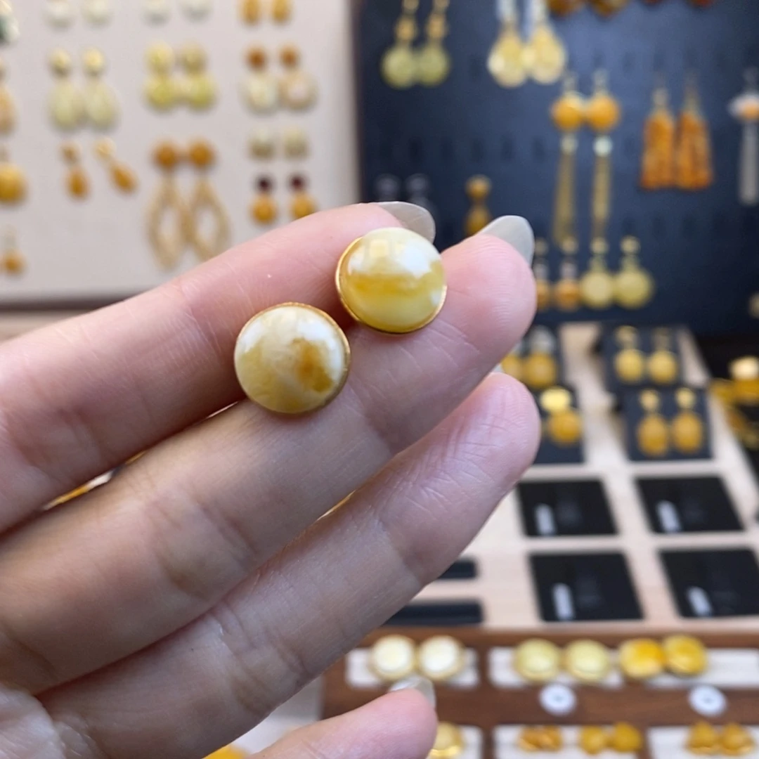 裸石琥珀未镶嵌成品