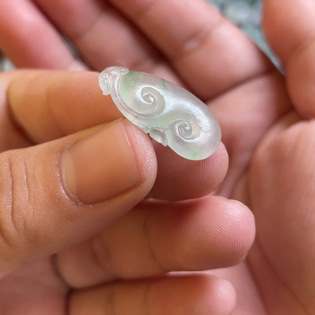 定制翡翠未镶嵌如意