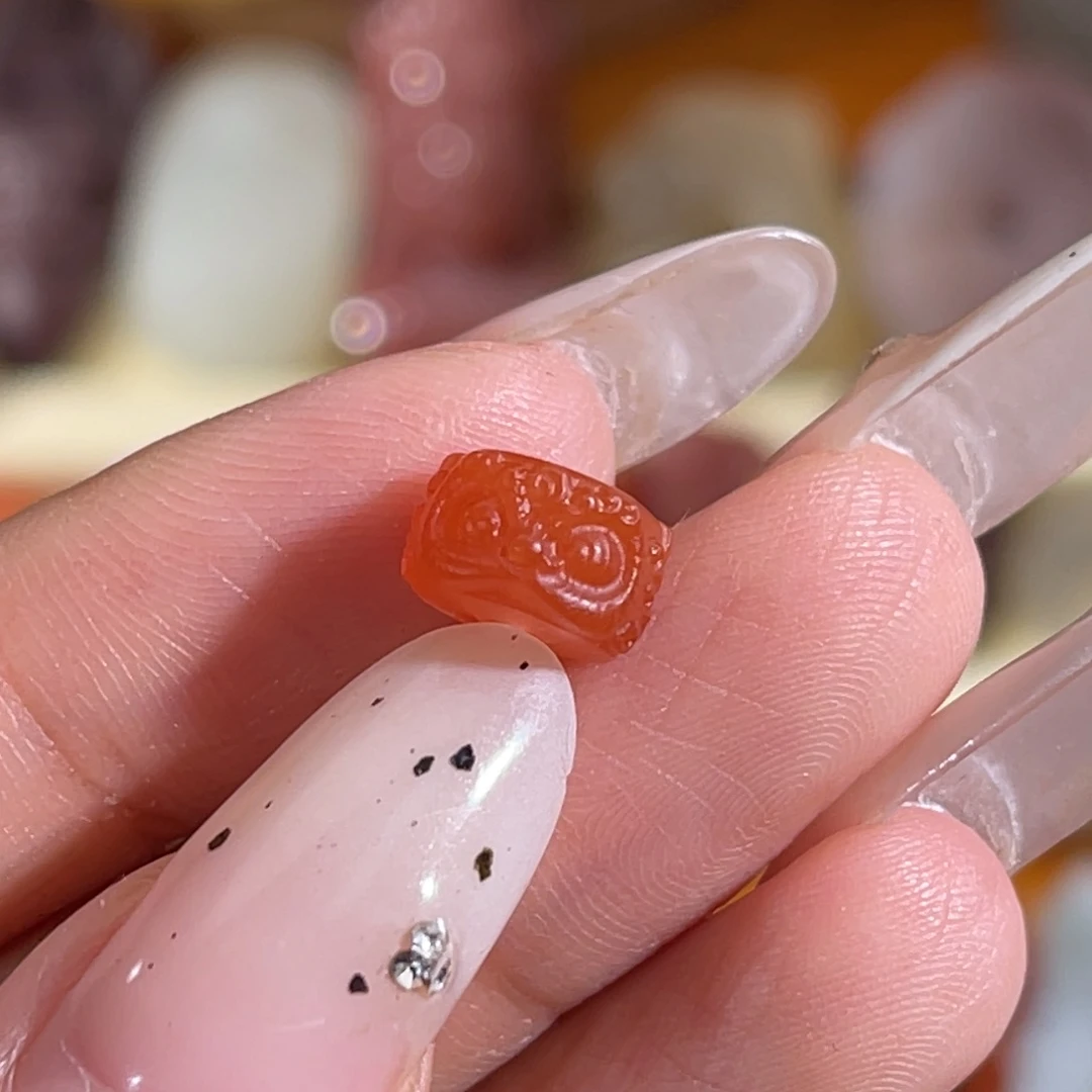 南红玛瑙醒狮隔片 8.8x5.6 m m未镶嵌不换退