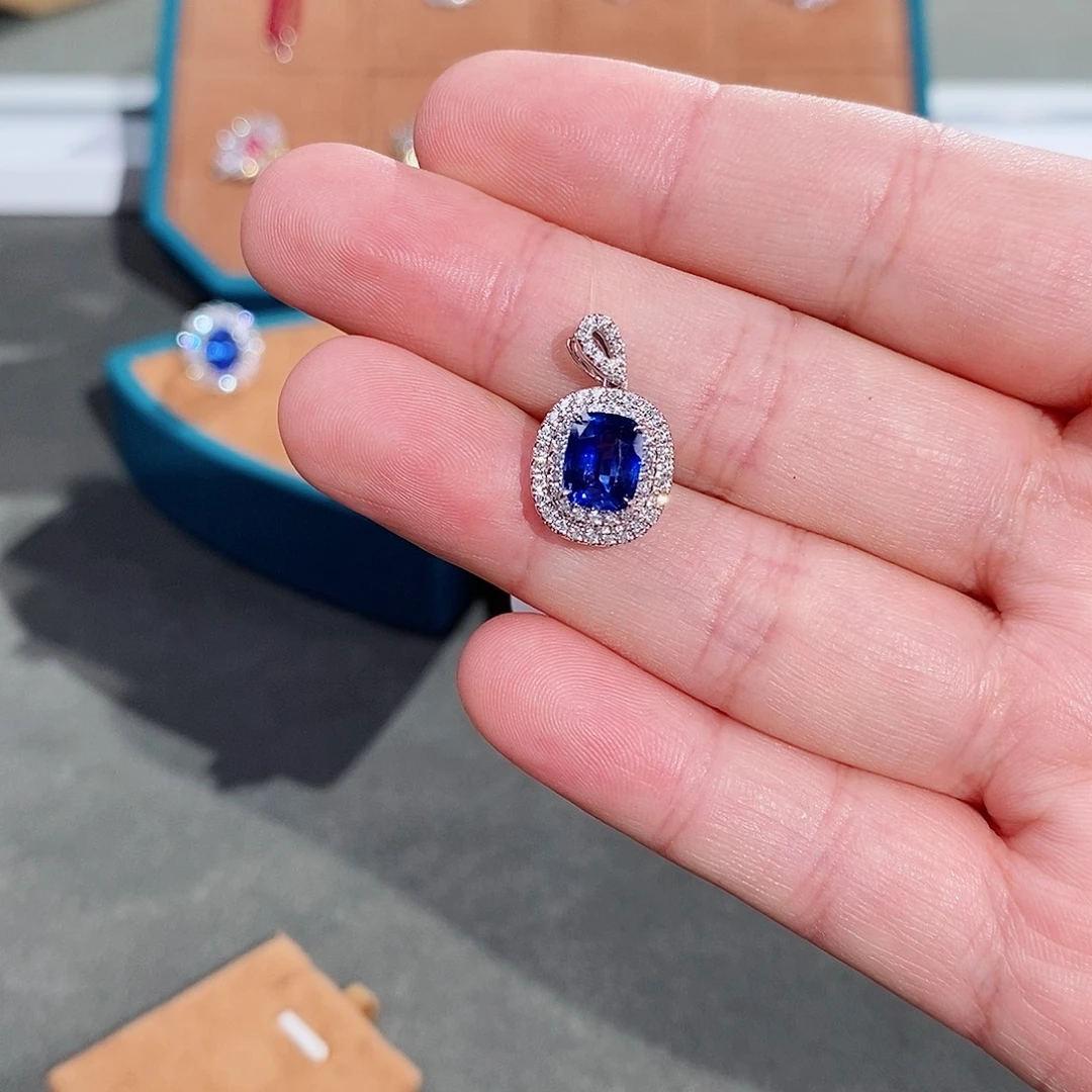 ****琳18K金镶嵌蓝宝石颈饰皇家蓝1.75ct