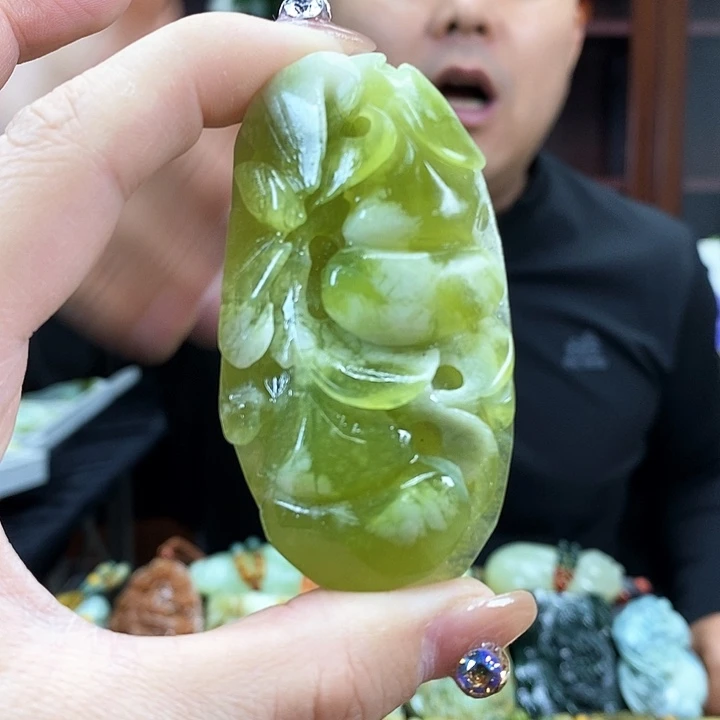 蛇纹石玉吊坠未镶嵌