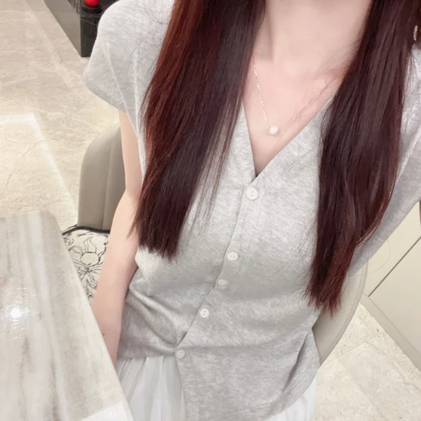 岑岑女装自制-夏季新品【V领棉柔纽扣上衣】简约大方款 定制面料