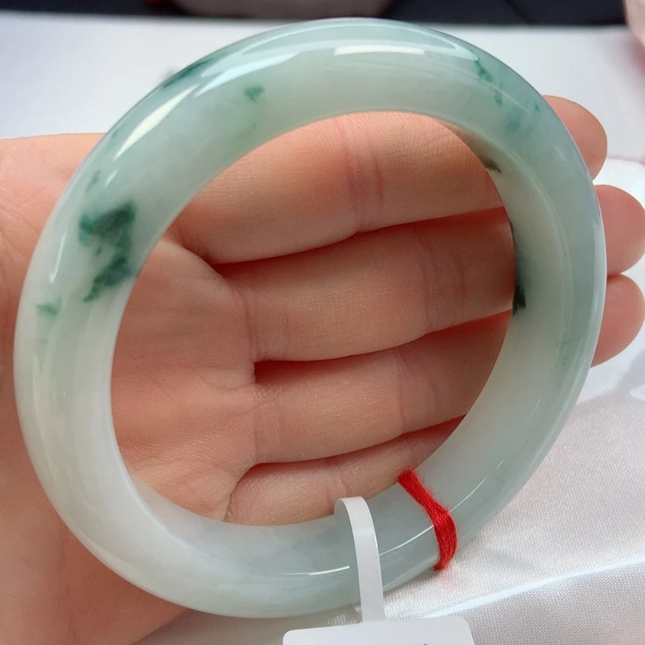 翡翠手镯未镶嵌61圈