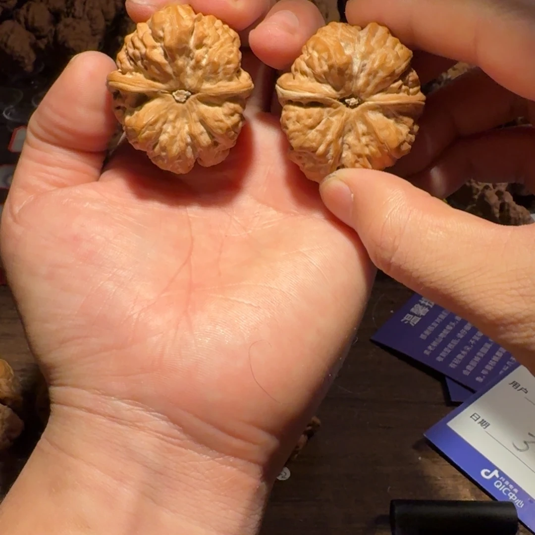 宜***色吊坠文玩核桃蛤蟆的眼睛是真的好看啊我的