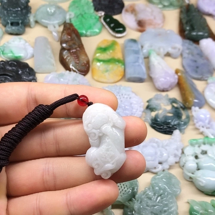 翡翠未镶嵌颈饰链接