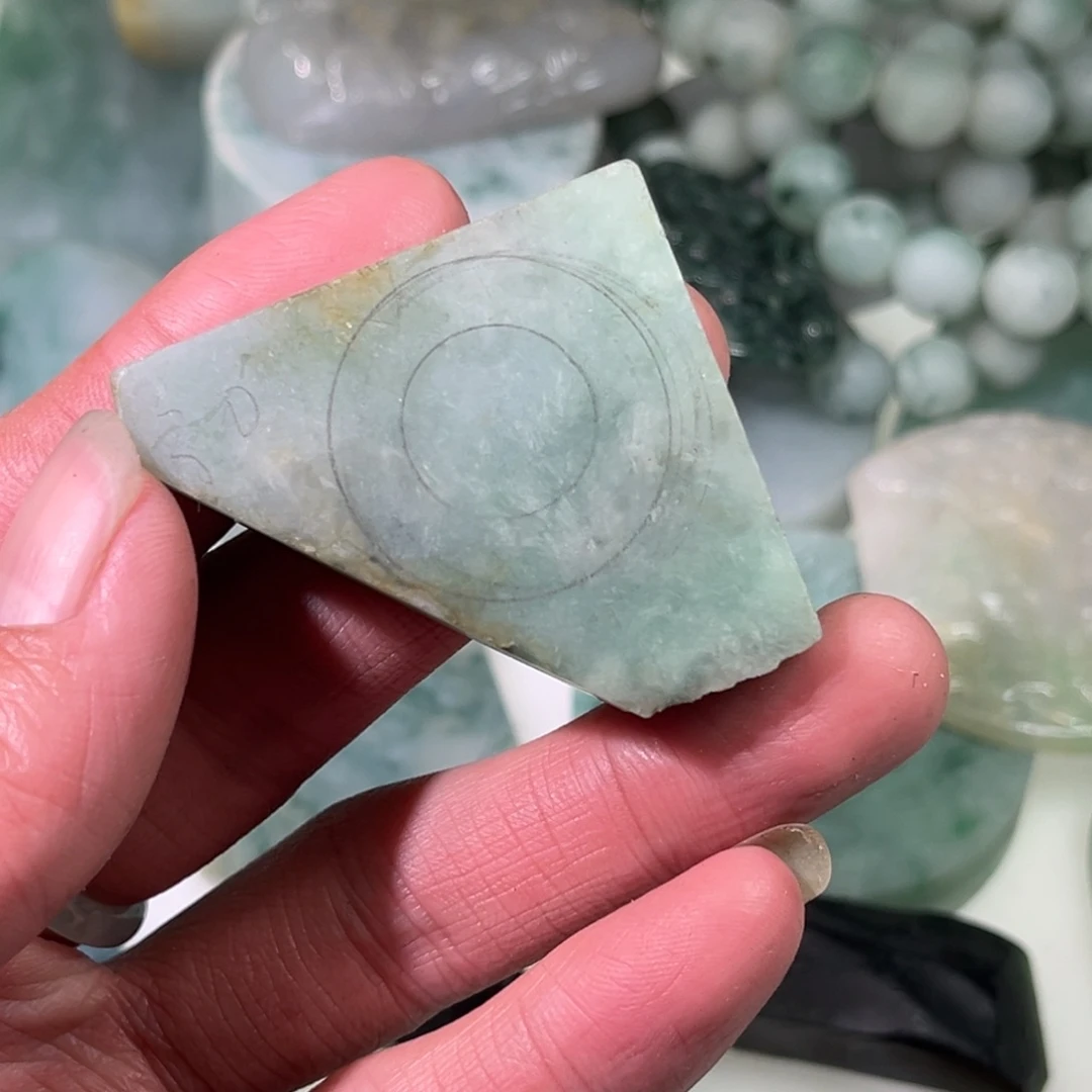 翡翠颈饰未镶嵌翡翠