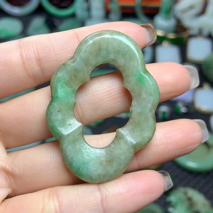 翡翠未镶嵌挂件清