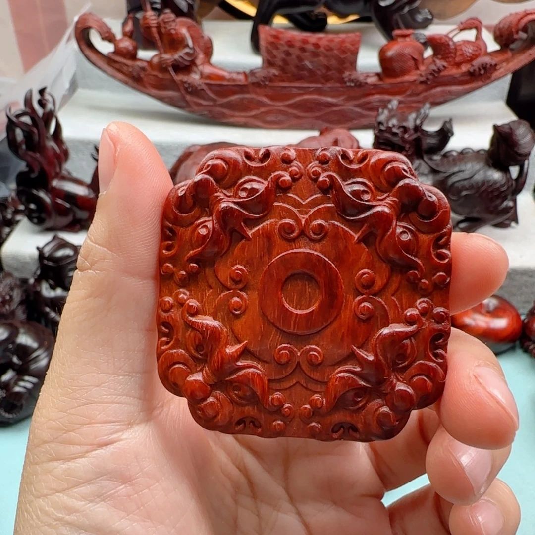 小叶紫檀把件八方来财