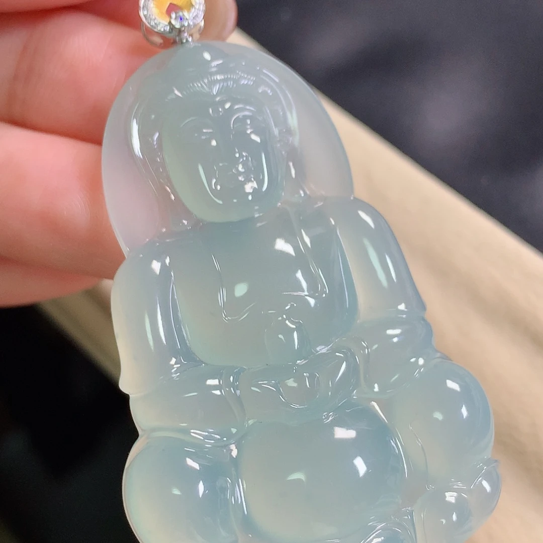 翡翠18K金镶嵌颈饰观音