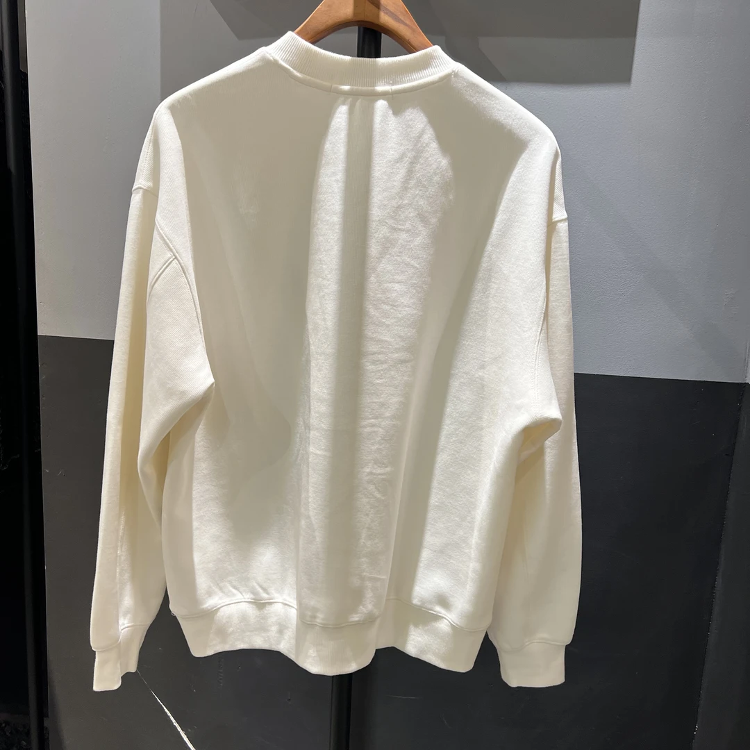 百搭休闲白色圆领卫衣