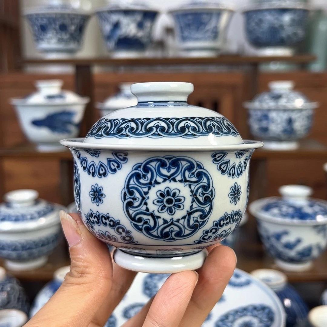 明青花团宝相小布袋盖碗