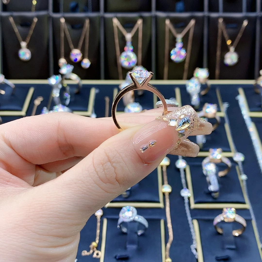 合成碳硅石（莫桑石）戒指/指环18K金镶嵌沁**合