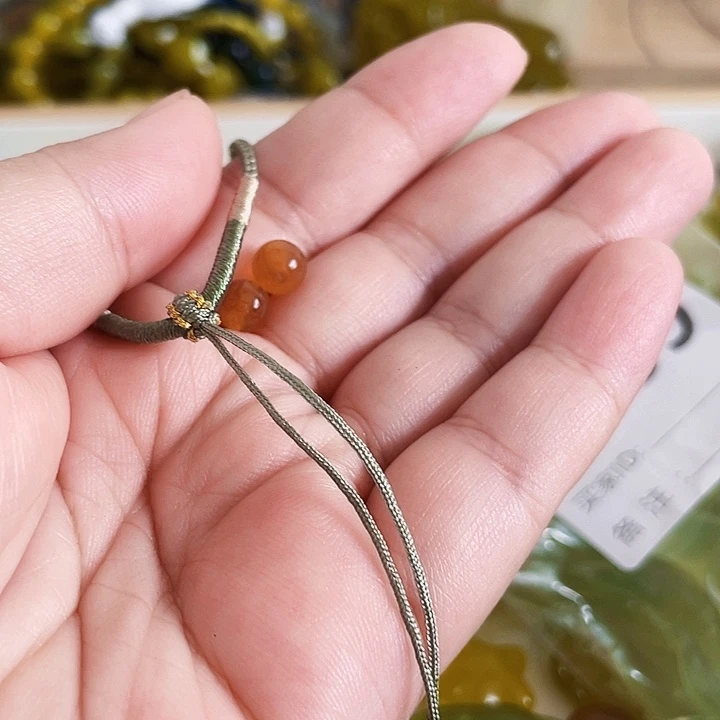 用***1未镶嵌蛇纹石玉颈饰