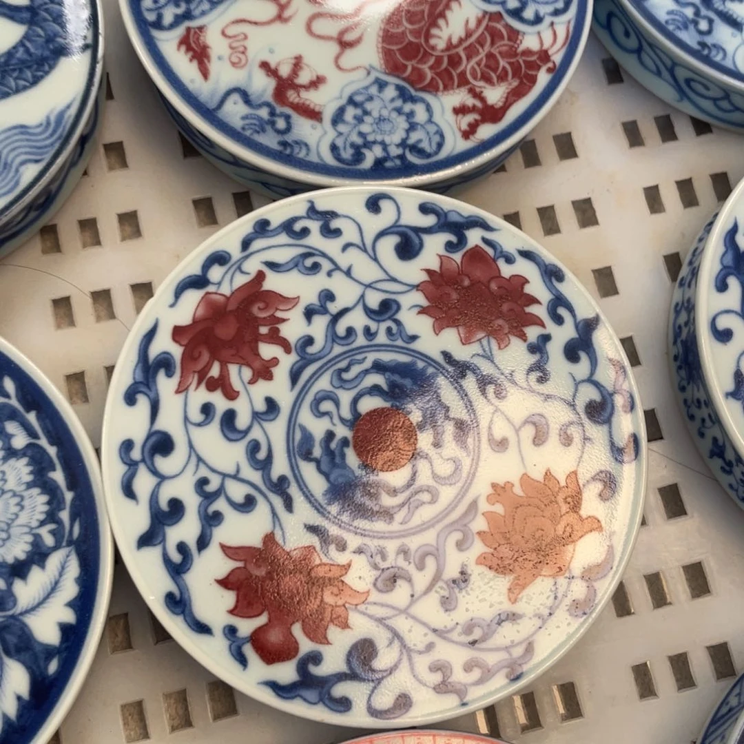 瓷片景德镇釉里红缠枝莲还是