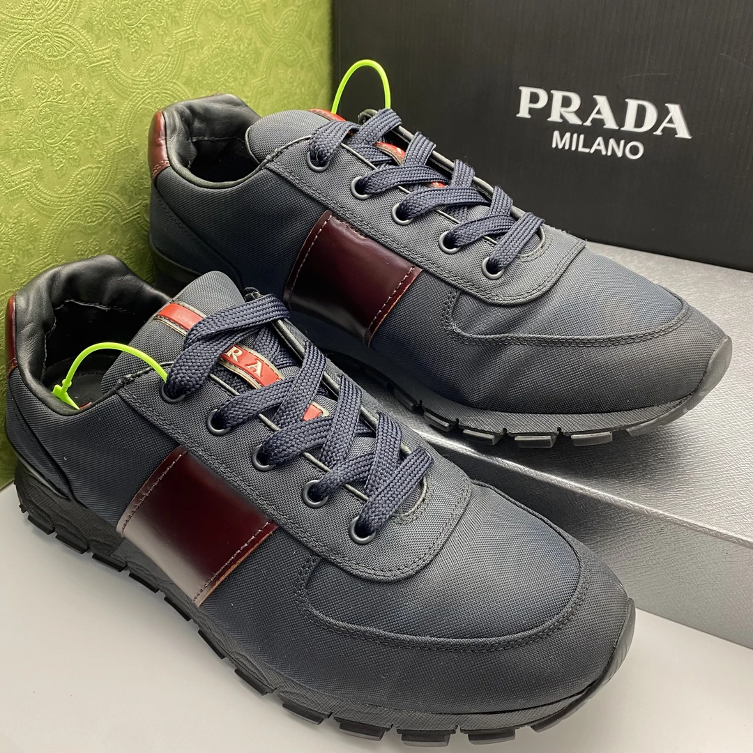 95新 Prada/普拉达 42.5欧码/黑色帆布红色条纹舒适休闲板鞋