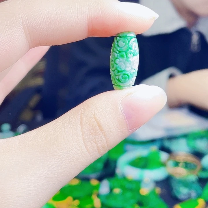 颈饰未镶嵌翡翠多样性